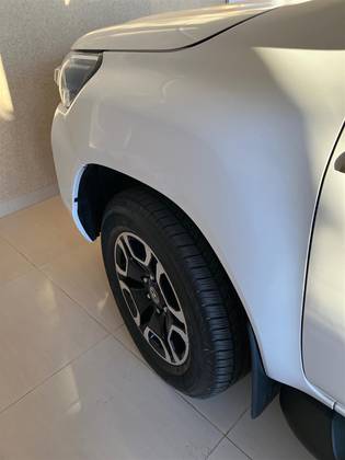 TOYOTA HILUX 2.8 D-4D TURBO DIESEL CD SR 4X4 AUTOMÁTICO TOYOTA HILUX 2.8 D-4D TURBO DIESEL CD SR 4X4 AUTOMÁTICO